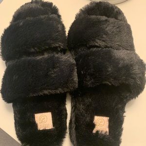 Chinese Laundry Slippers Faux Fur Double Banded Slip on Size Medium 7 -8